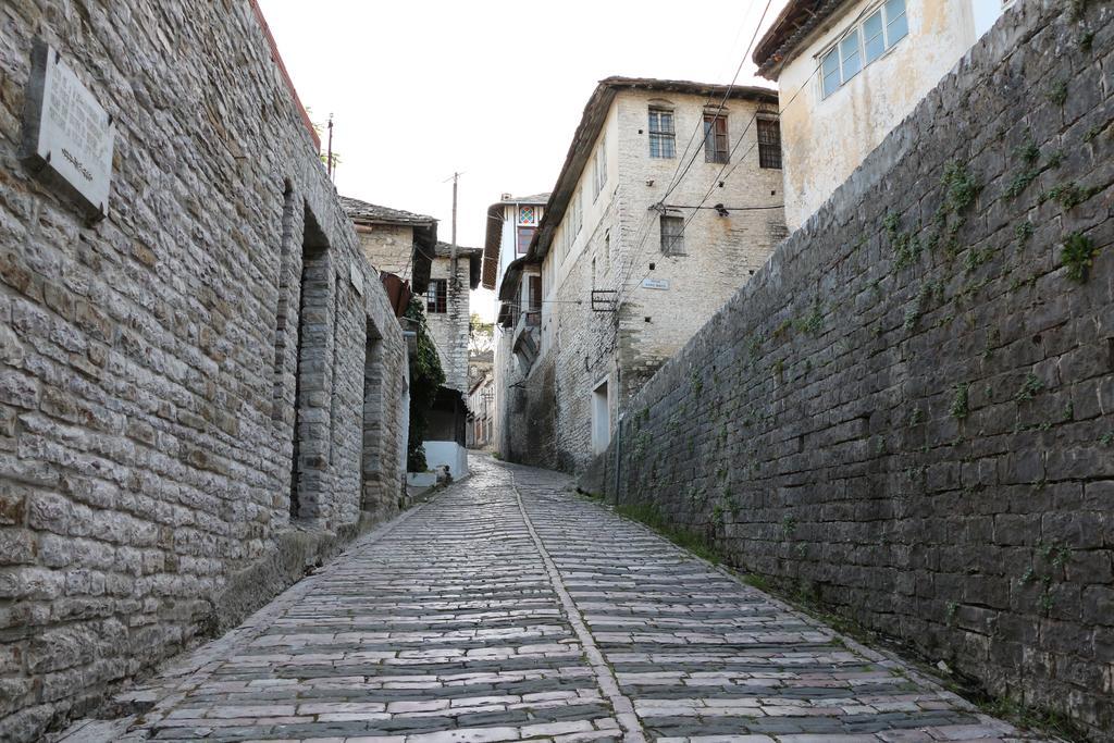 Stone City Hostel Gjirokastër Exteriör bild