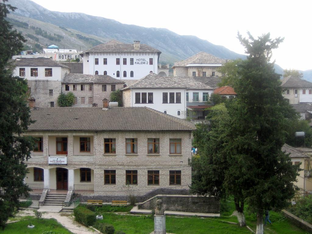 Stone City Hostel Gjirokastër Exteriör bild