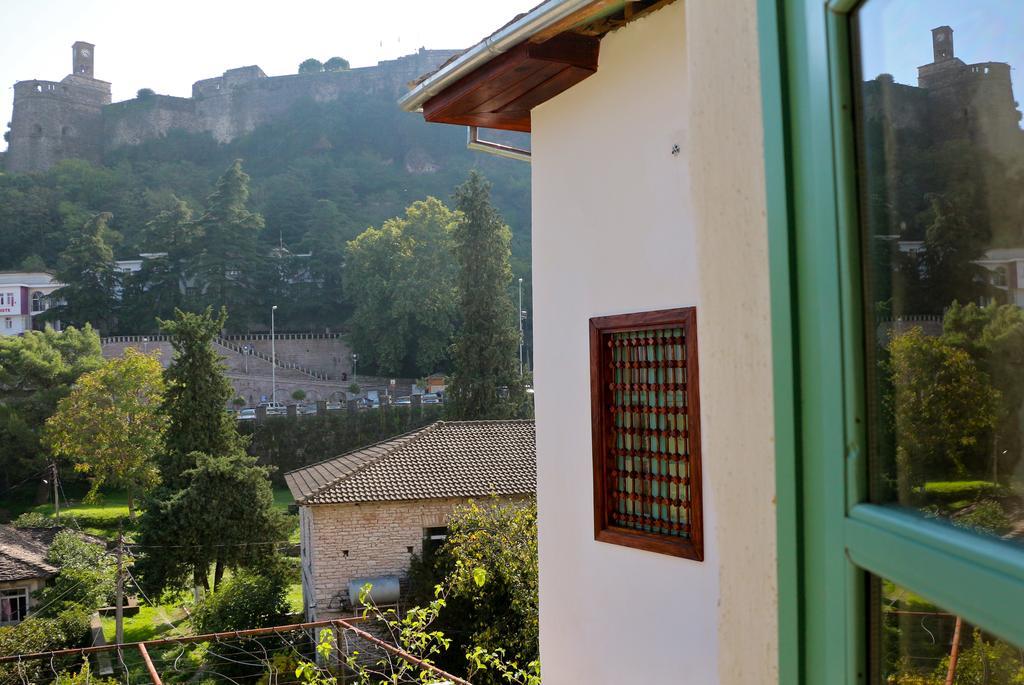 Stone City Hostel Gjirokastër Exteriör bild