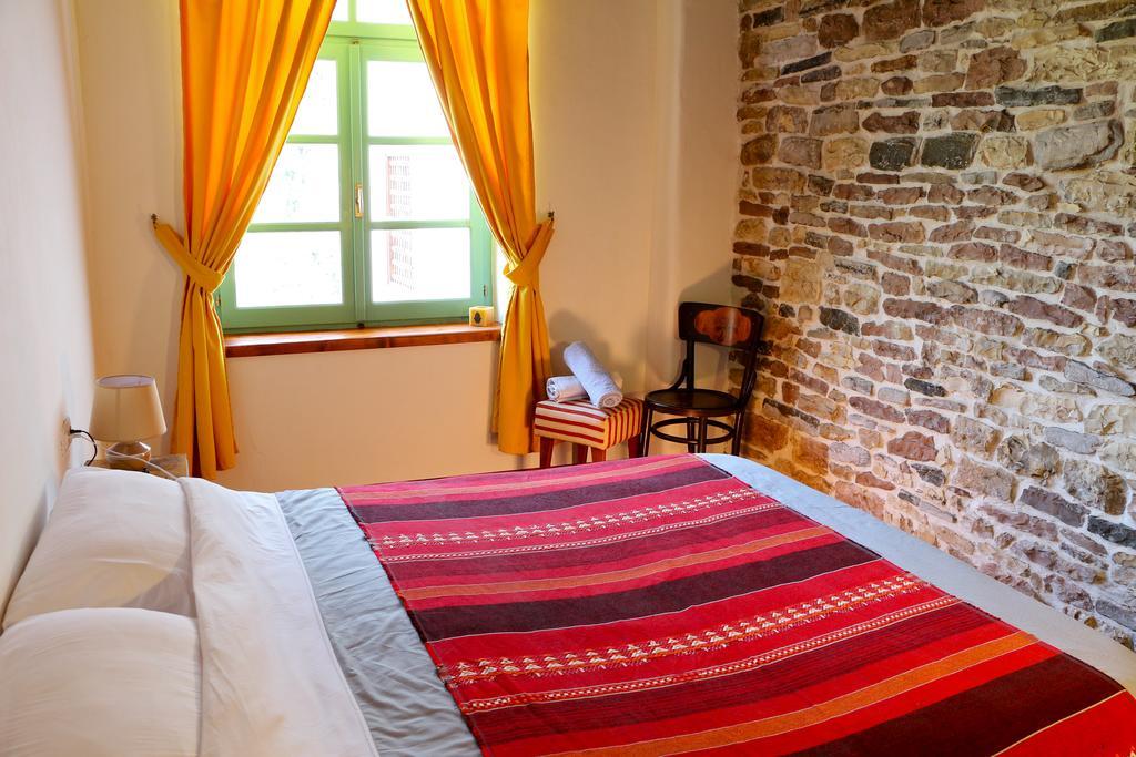 Stone City Hostel Gjirokastër Exteriör bild
