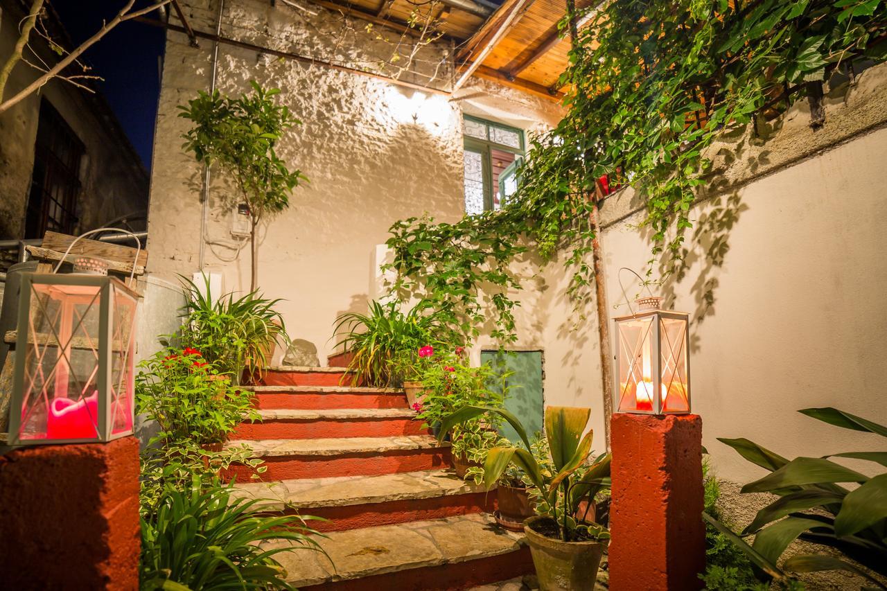 Stone City Hostel Gjirokastër Exteriör bild